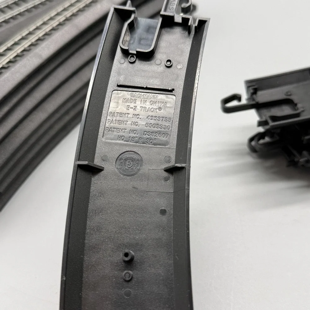 Bachmann HO Scale E-Z Track 18 Pc Lot Black Roadbed Straight Curve Rerailer 18